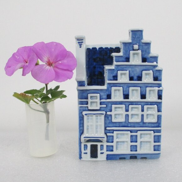 ROYAL DELFT PORCELAIN HOUSE - Picture 1 of 15